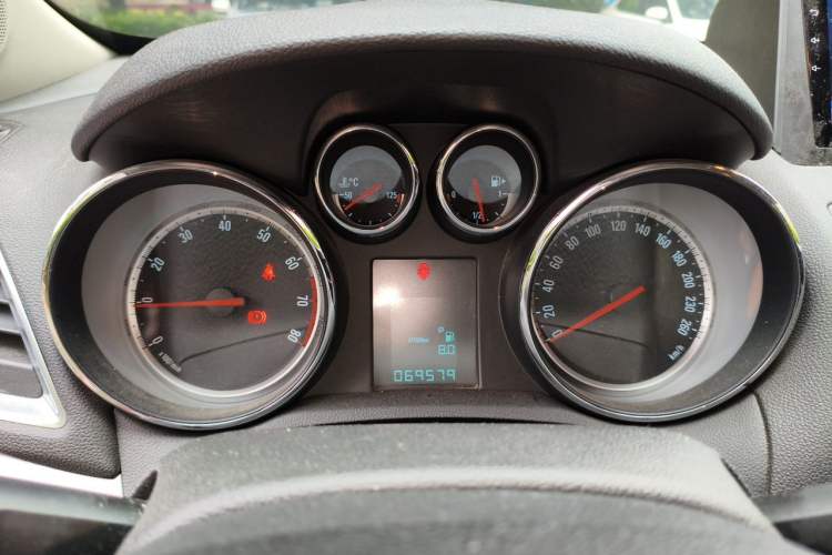 Used Buick Encore 2013 1.4T Manual Two-Wheel Drive Entry Model Instrument Cluster