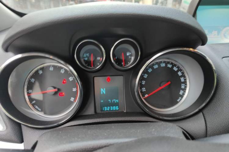 Used Buick Encore 2013 1.4T Automatic Two-Wheel Drive Elite Model Instrument Cluster