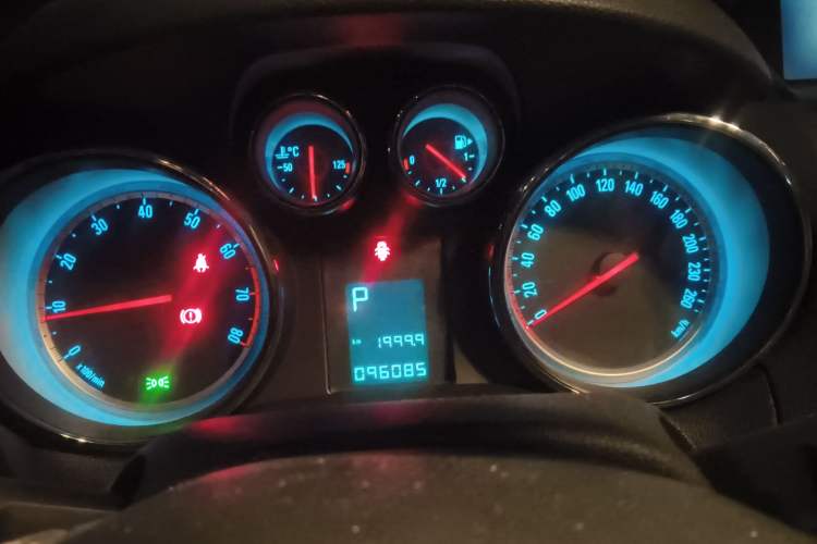 Used Buick Encore 2013 1.4T Automatic Two-Wheel Drive Leading Model Instrument Cluster