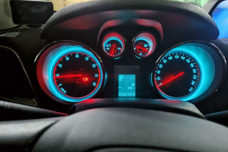 Used Buick Encore 2013 1.4T Automatic Two-Wheel Drive Elite Model Instrument Cluster