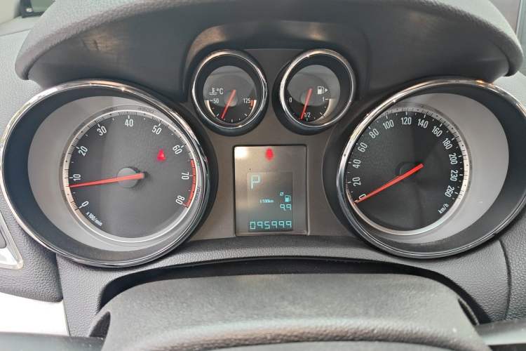 Used Buick Encore 2013 1.4T Automatic Two-Wheel Drive Elite Model Instrument Cluster