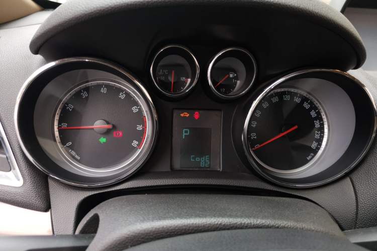 Used Buick Encore 2013 1.4T Automatic Two-Wheel Drive Leading Model Instrument Cluster