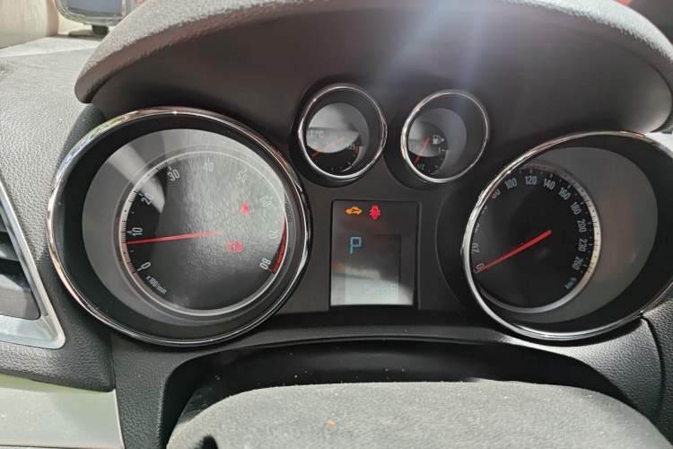 Used Buick Encore 2013 1.4T Automatic Two-Wheel Drive Elite Model Instrument Cluster