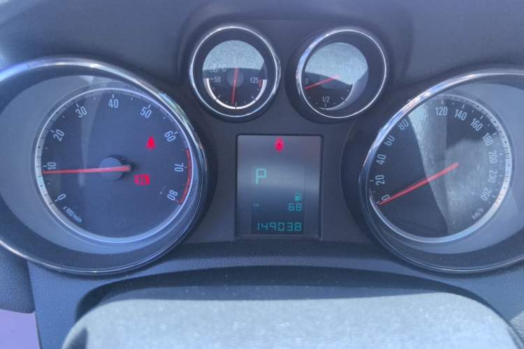 Used Buick Encore 2013 1.4T Automatic Two-Wheel Drive Leading Model Instrument Cluster