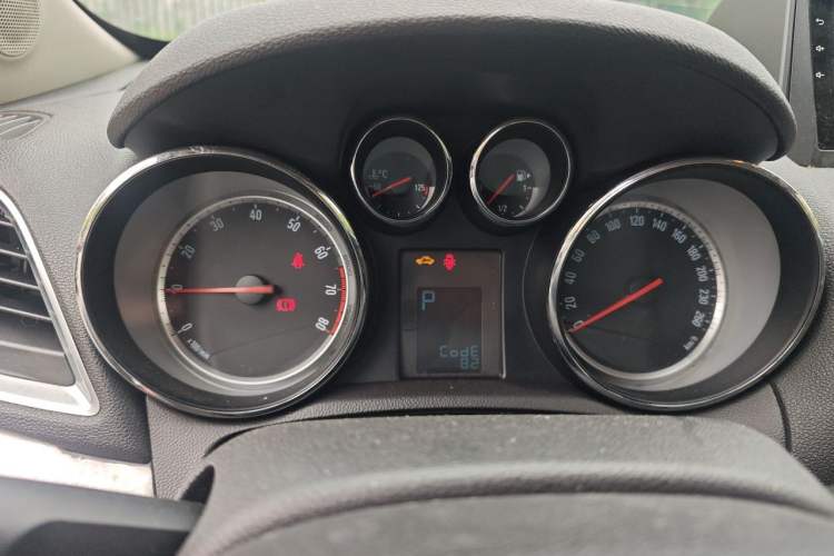 Used Buick Encore 2013 1.4T Automatic Two-Wheel Drive Elite Model Instrument Cluster