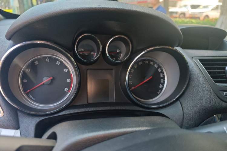 Used Buick Encore 2013 1.4T Manual Two-Wheel Drive Entry Model Instrument Cluster