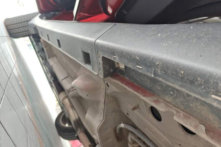 Used Buick Encore 2013 1.4T Automatic Two-Wheel Drive Elite Model Left Side Sill