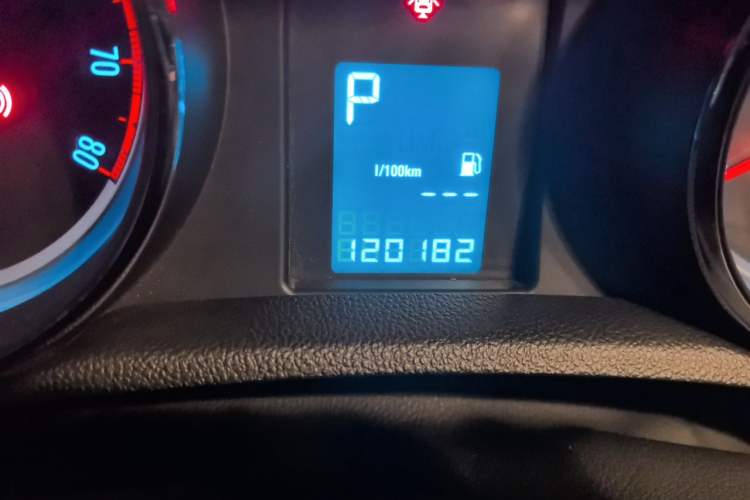 Used Buick Encore 2013 1.4T Automatic Two-Wheel Drive Elite Model Odometer Close Up
