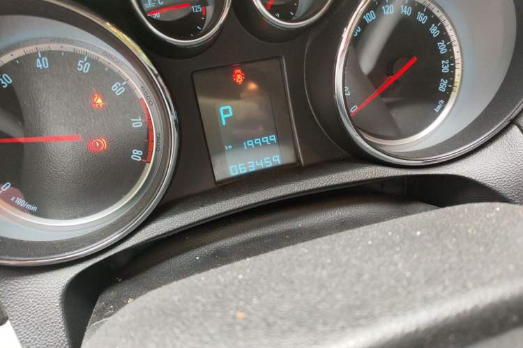 Used Buick Encore 2013 1.4T Automatic Two-Wheel Drive Elite Model Odometer Close Up