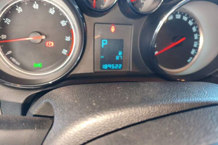 Used Buick Encore 2013 1.4T Automatic Two-Wheel Drive Leading Model Odometer Close Up