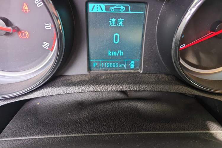 Used Buick Encore 2013 1.4T Automatic All-Wheel Drive Flagship Edition Odometer Close Up