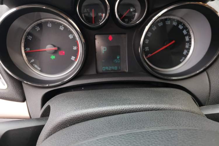 Used Buick Encore 2013 1.4T Automatic Two-Wheel Drive Leading Model Odometer Close Up