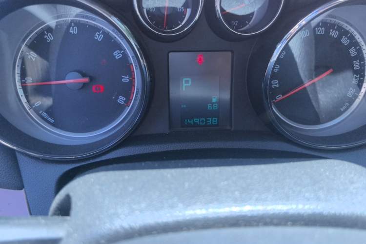 Used Buick Encore 2013 1.4T Automatic Two-Wheel Drive Leading Model Odometer Close Up