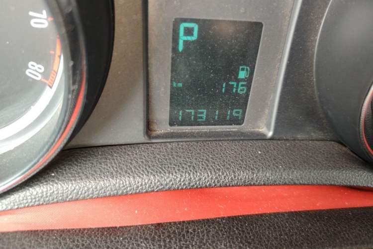 Used Buick Encore 2013 1.4T Automatic Two-Wheel Drive Elite Model Odometer Close Up
