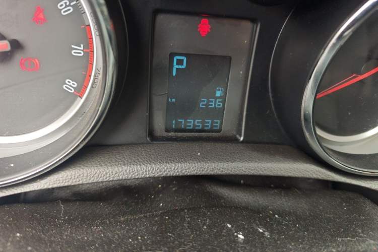 Used Buick Encore 2013 1.4T Automatic Two-Wheel Drive Elite Model Odometer Close Up