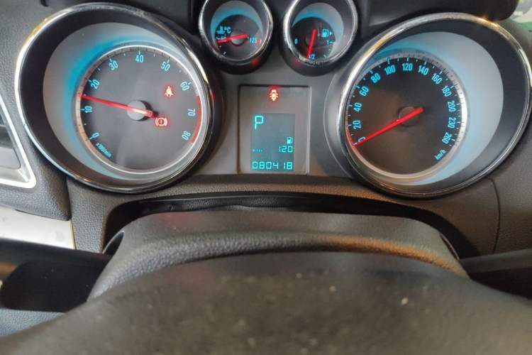 Used Buick Encore 2013 1.4T Automatic Two-Wheel Drive Elite Model Odometer Close Up