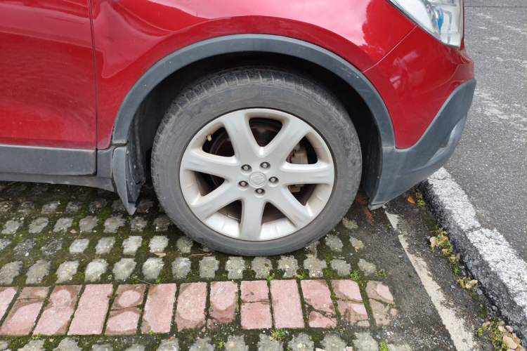 Used Buick Encore 2013 1.4T Manual Two-Wheel Drive Entry Model Right Front Wheel Hub