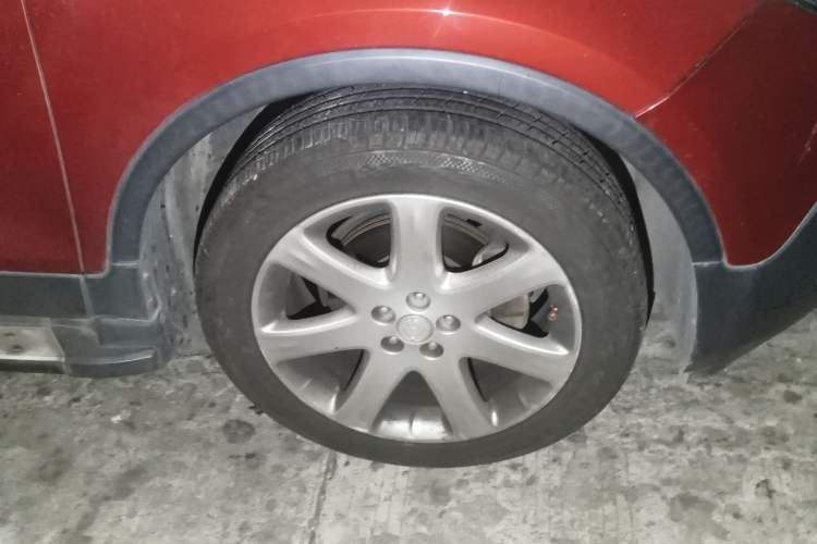 Used Buick Encore 2013 1.4T Automatic Two-Wheel Drive Leading Model Right Front Wheel Hub
