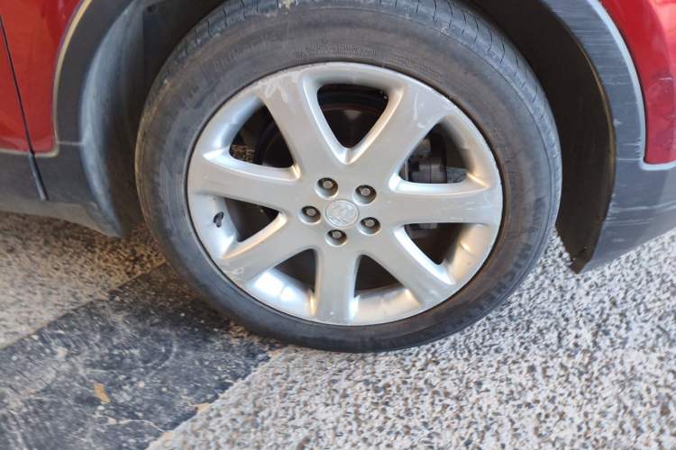 Used Buick Encore 2013 1.4T Automatic Two-Wheel Drive Leading Model Right Front Wheel Hub