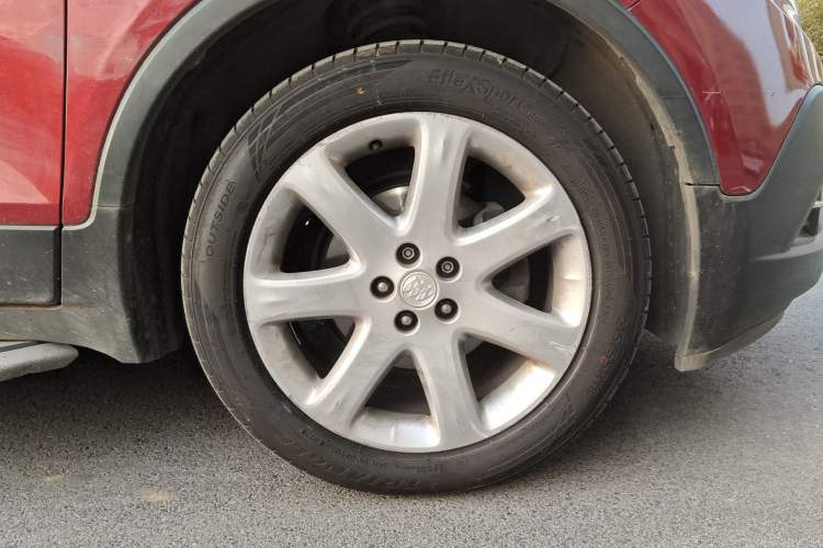 Used Buick Encore 2013 1.4T Automatic Two-Wheel Drive Leading Model Right Front Wheel Hub