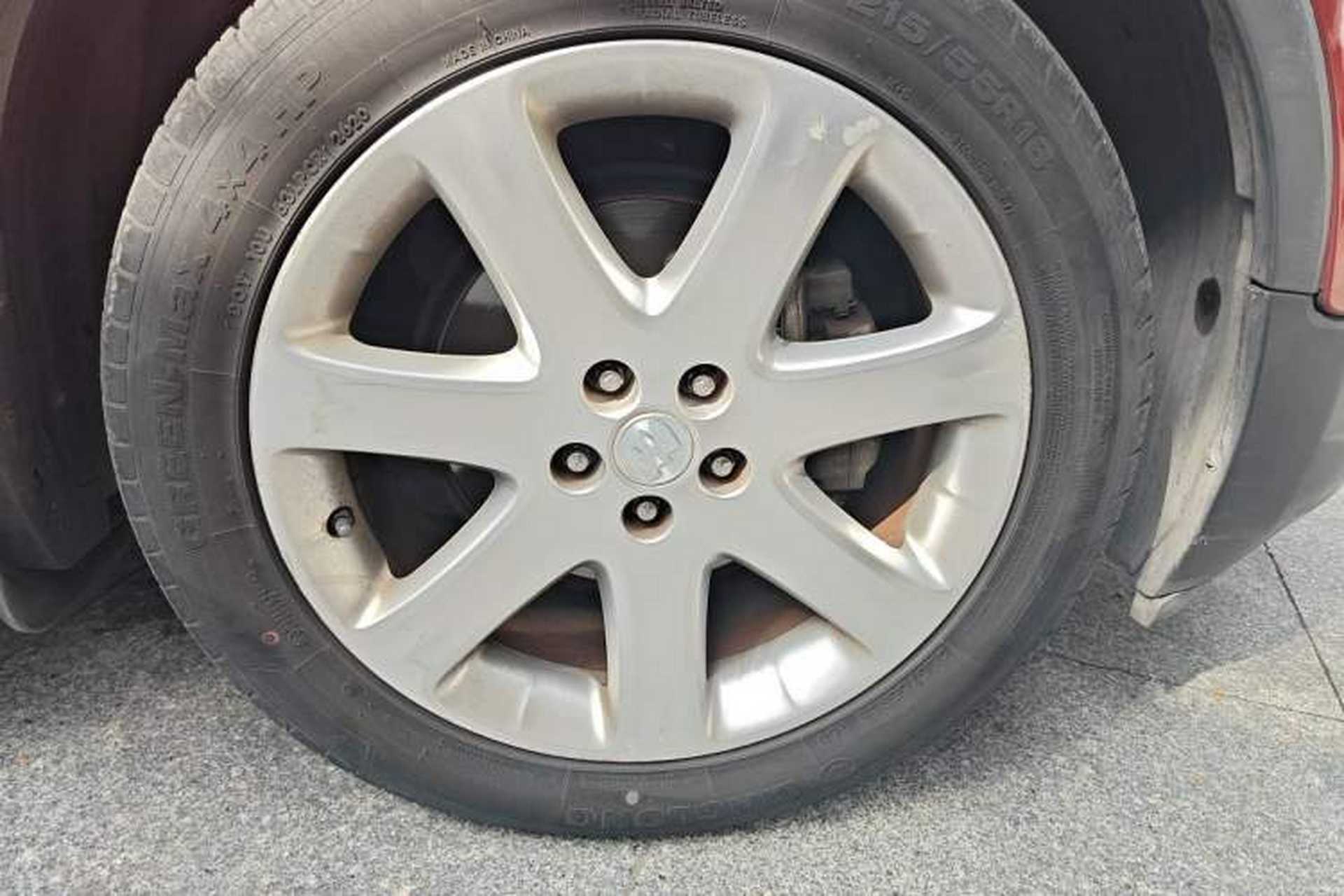 Used Buick Encore 2013 1.4T Automatic Two-Wheel Drive Elite Model Right Front Wheel Hub