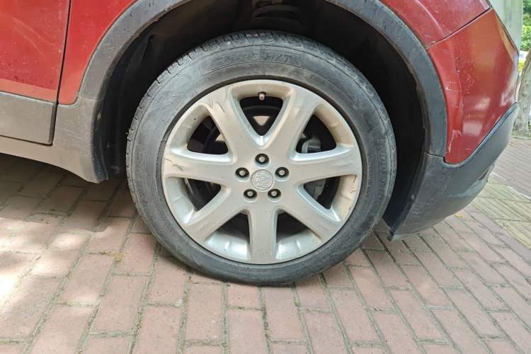 Used Buick Encore 2013 1.4T Automatic Two-Wheel Drive Elite Model Right Front Wheel Hub