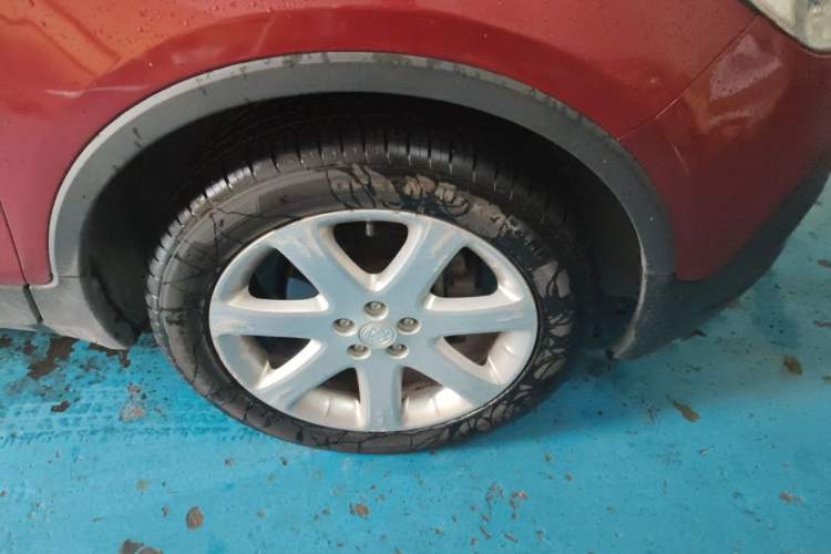 Used Buick Encore 2013 1.4T Automatic Two-Wheel Drive Elite Model Right Front Wheel Hub