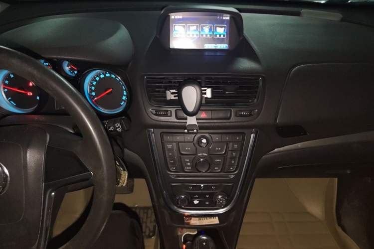 Used Buick Encore 2013 1.4T Automatic Two-Wheel Drive Elite Model Audio And AC Panel