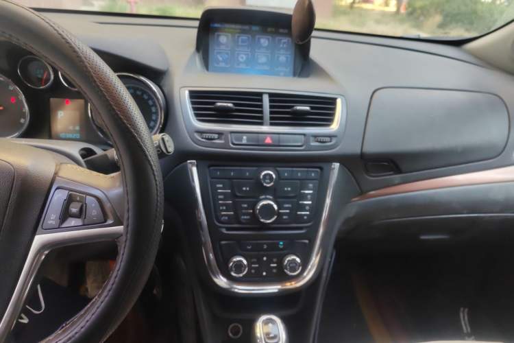 Used Buick Encore 2013 1.4T Automatic Two-Wheel Drive Leading Model Audio And AC Panel