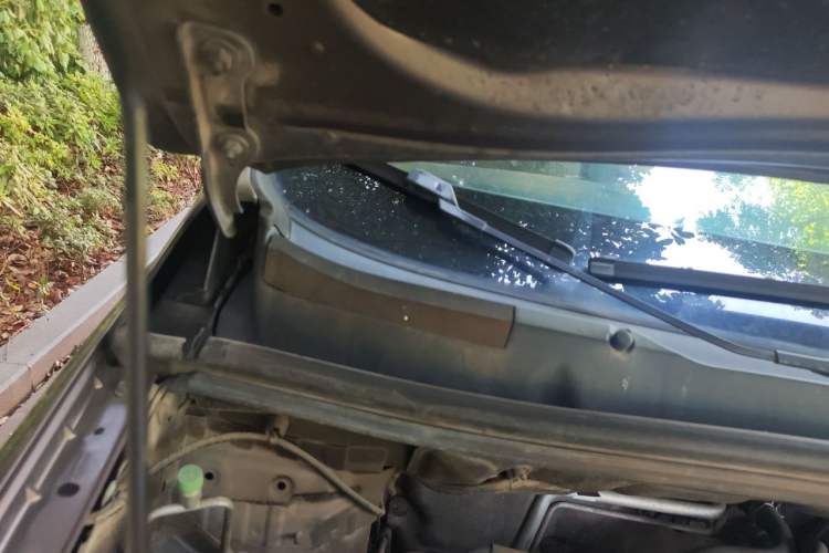 Used Buick Encore 2013 1.4T Automatic Two-Wheel Drive Elite Model Engine Bay Right