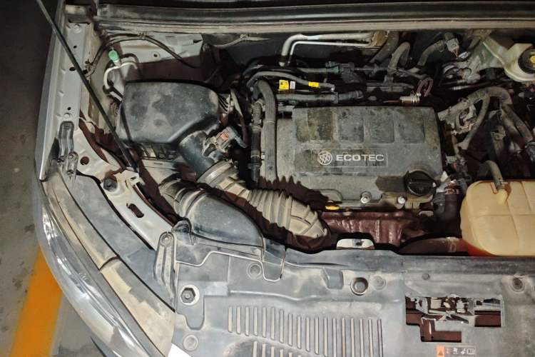 Used Buick Encore 2013 1.4T Automatic Two-Wheel Drive Elite Model Engine Bay Right