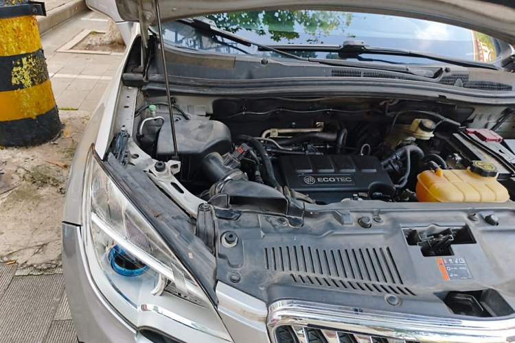 Used Buick Encore 2013 1.4T Automatic Two-Wheel Drive Elite Model Engine Bay Right