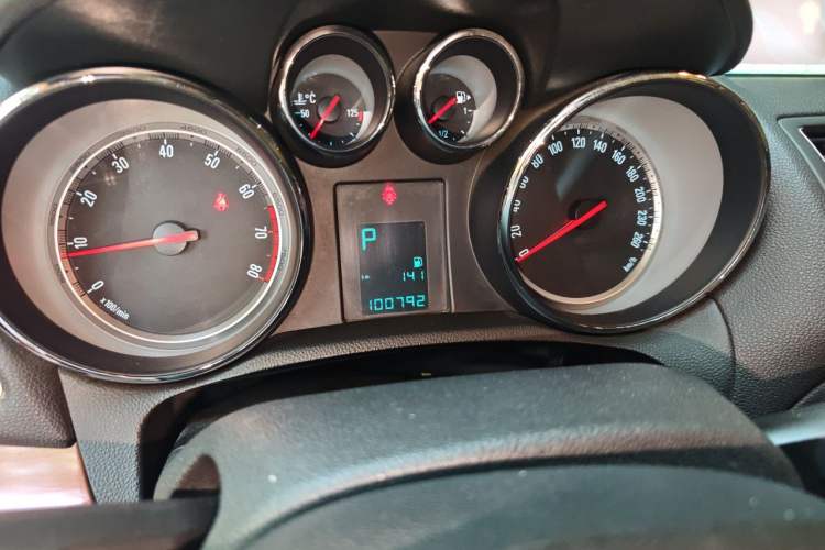 Used Buick Encore 2013 1.4T Automatic Two-Wheel Drive Elite Model Instrument Cluster