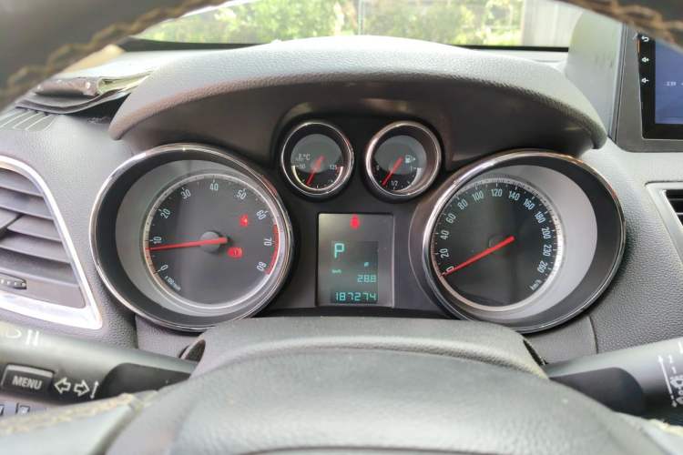 Used Buick Encore 2013 1.4T Automatic Two-Wheel Drive Leading Model Instrument Cluster