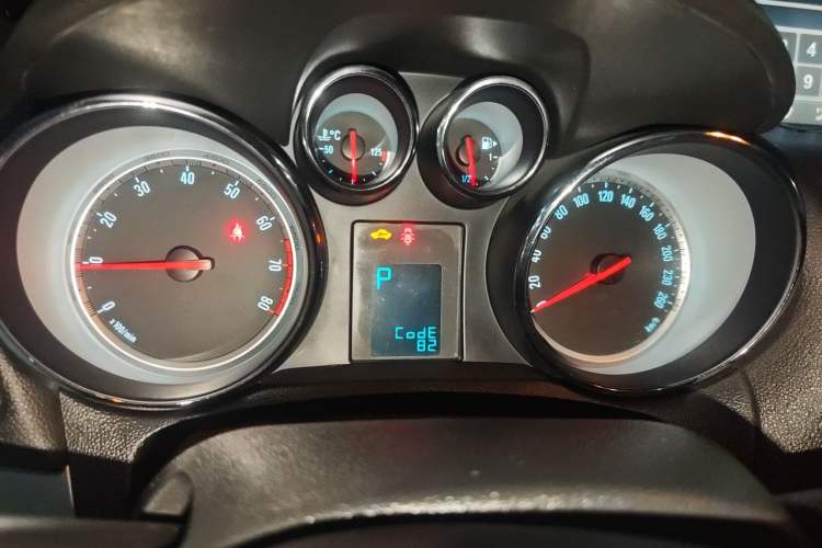 Used Buick Encore 2013 1.4T Automatic Two-Wheel Drive Elite Model Instrument Cluster