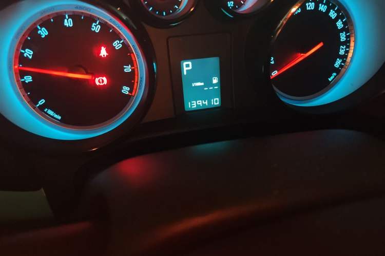 Used Buick Encore 2013 1.4T Automatic Two-Wheel Drive Elite Model Odometer Close Up