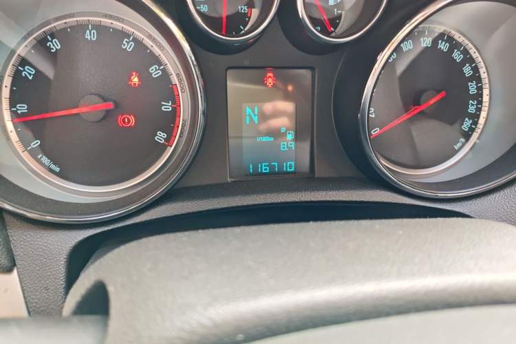 Used Buick Encore 2013 1.4T Automatic Two-Wheel Drive Elite Model Odometer Close Up