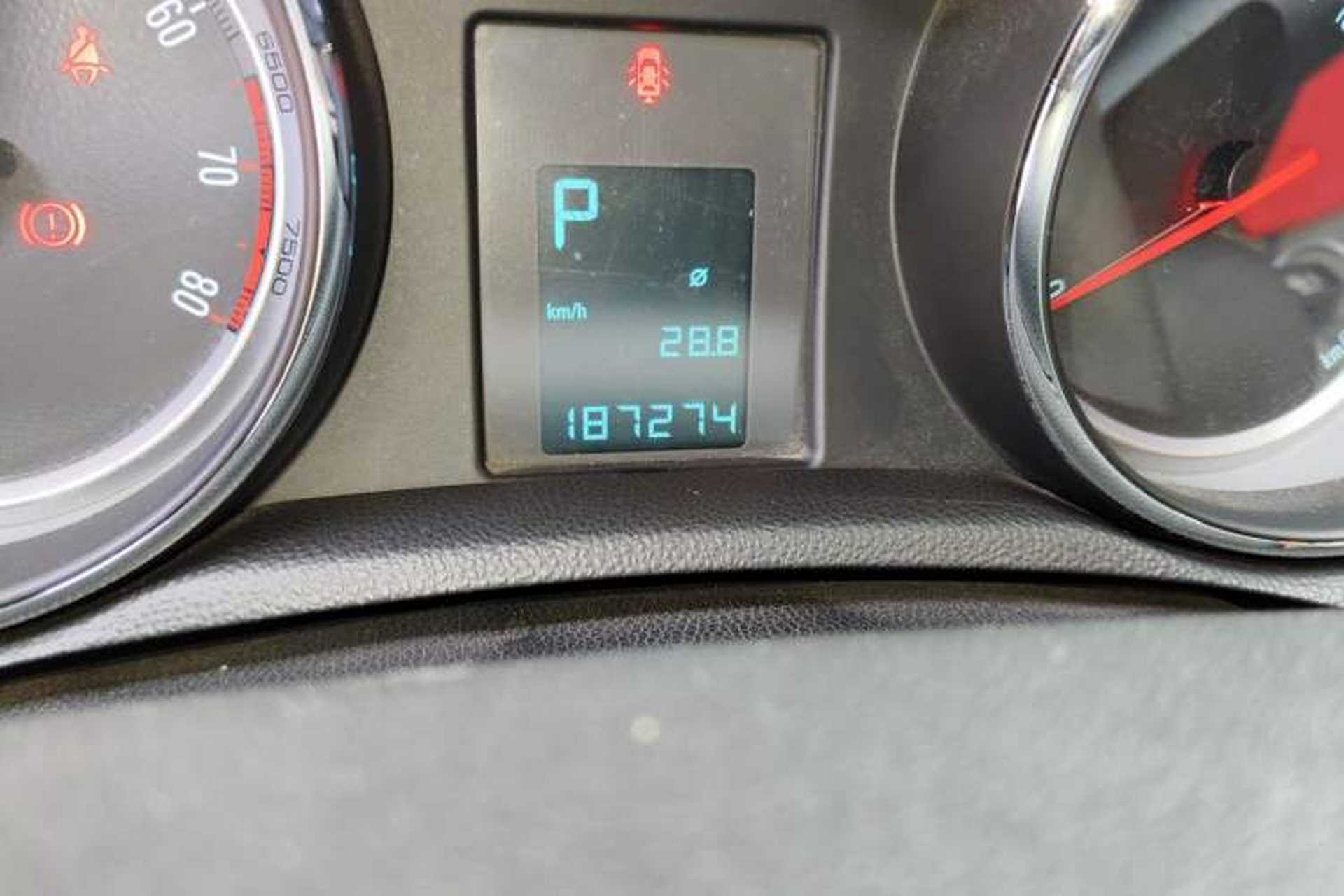 Used Buick Encore 2013 1.4T Automatic Two-Wheel Drive Leading Model Odometer Close Up
