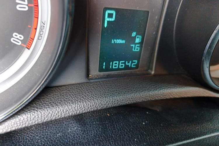 Used Buick Encore 2013 1.4T Automatic Two-Wheel Drive Elite Model Odometer Close Up