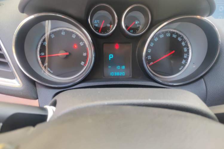 Used Buick Encore 2013 1.4T Automatic Two-Wheel Drive Leading Model Odometer Close Up