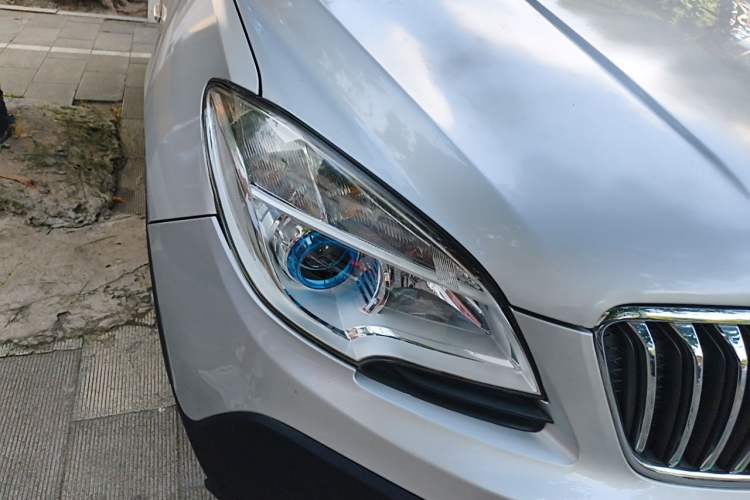 Used Buick Encore 2013 1.4T Automatic Two-Wheel Drive Elite Model Right Front Headlight