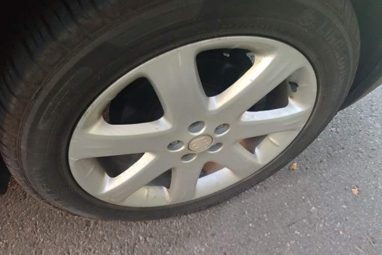 Used Buick Encore 2013 1.4T Automatic Two-Wheel Drive Elite Model Right Front Wheel Hub