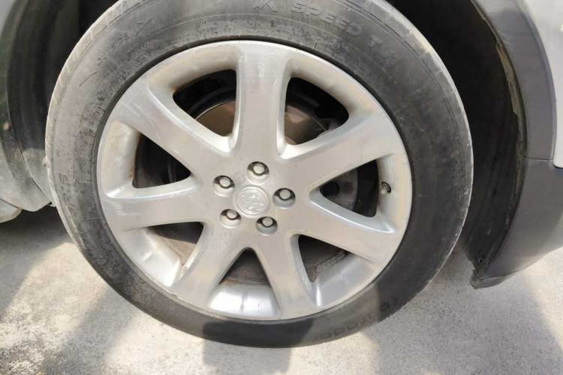 Used Buick Encore 2013 1.4T Automatic Two-Wheel Drive Leading Model Right Front Wheel Hub