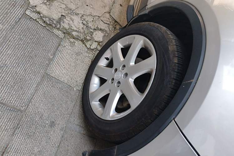 Used Buick Encore 2013 1.4T Automatic Two-Wheel Drive Elite Model Right Front Wheel Hub