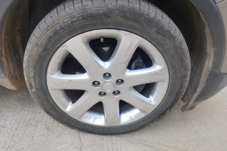 Used Buick Encore 2013 1.4T Automatic Two-Wheel Drive Leading Model Right Front Wheel Hub