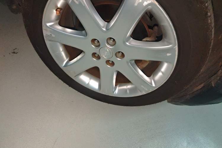 Used Buick Encore 2013 1.4T Automatic Two-Wheel Drive Elite Model Right Front Wheel Hub