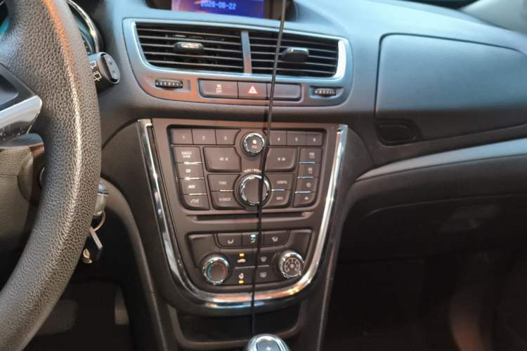 Used Buick Encore 2013 1.4T Automatic Two-Wheel Drive Elite Model Audio And AC Panel
