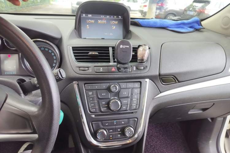 Used Buick Encore 2013 1.4T Automatic Two-Wheel Drive Elite Model Audio And AC Panel