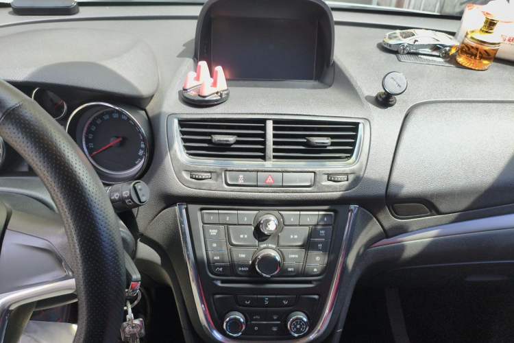 Used Buick Encore 2013 1.4T Automatic Two-Wheel Drive Elite Model Audio And AC Panel