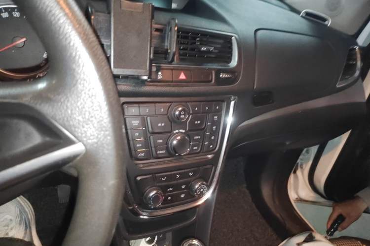 Used Buick Encore 2013 1.4T Automatic Two-Wheel Drive Elite Model Audio And AC Panel